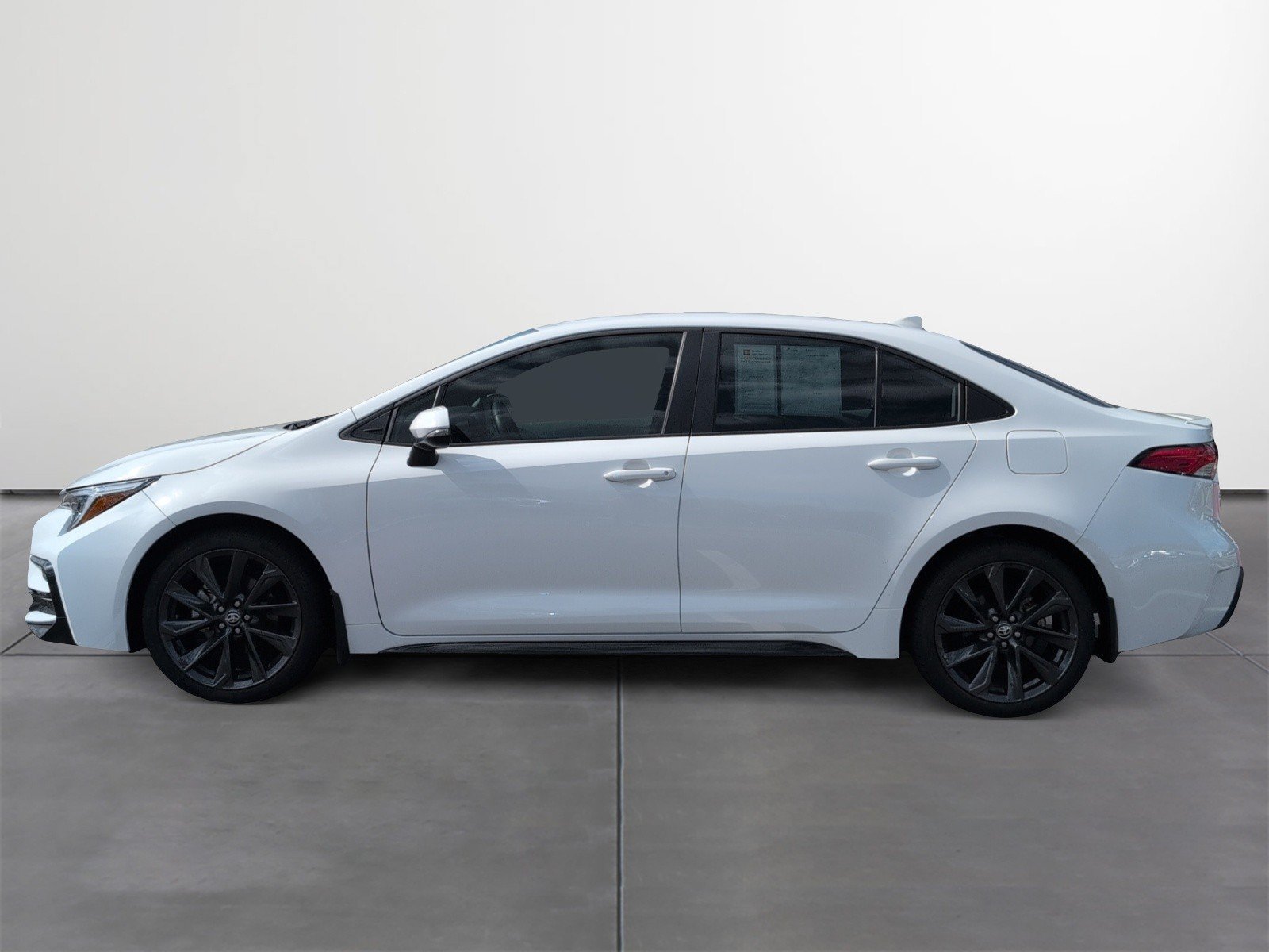 Certified 2025 Toyota Corolla SE FWD image 3