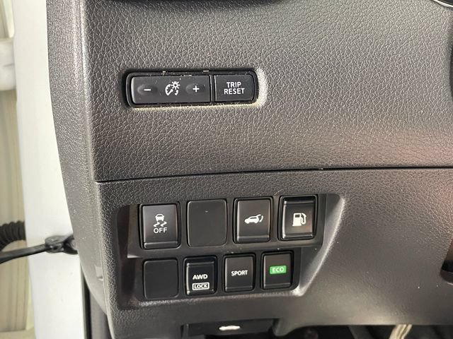 Used 2018 Nissan Rogue SV AWD/4WD image 14