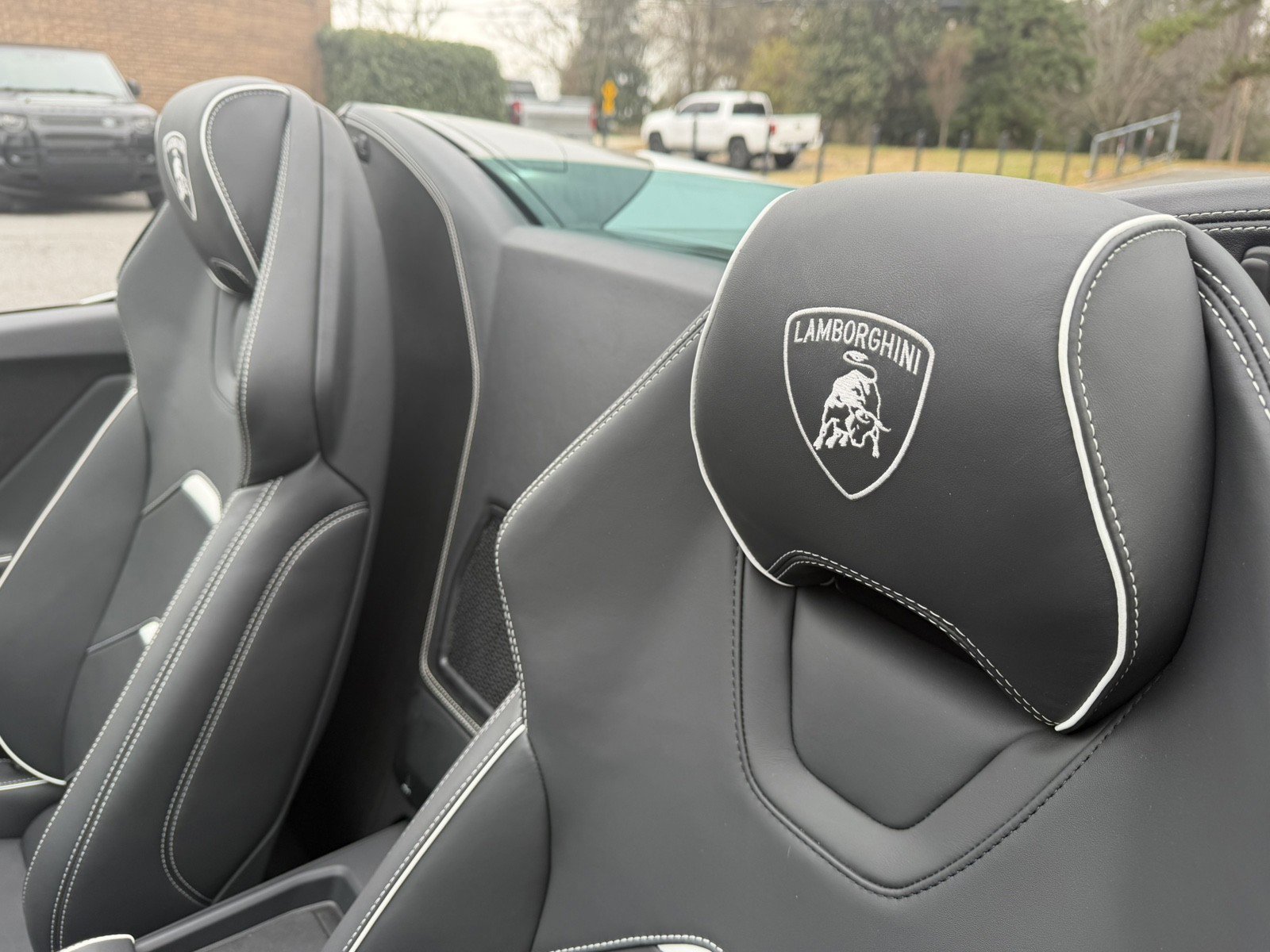 Used 2024 Lamborghini Huracan EVO image 17