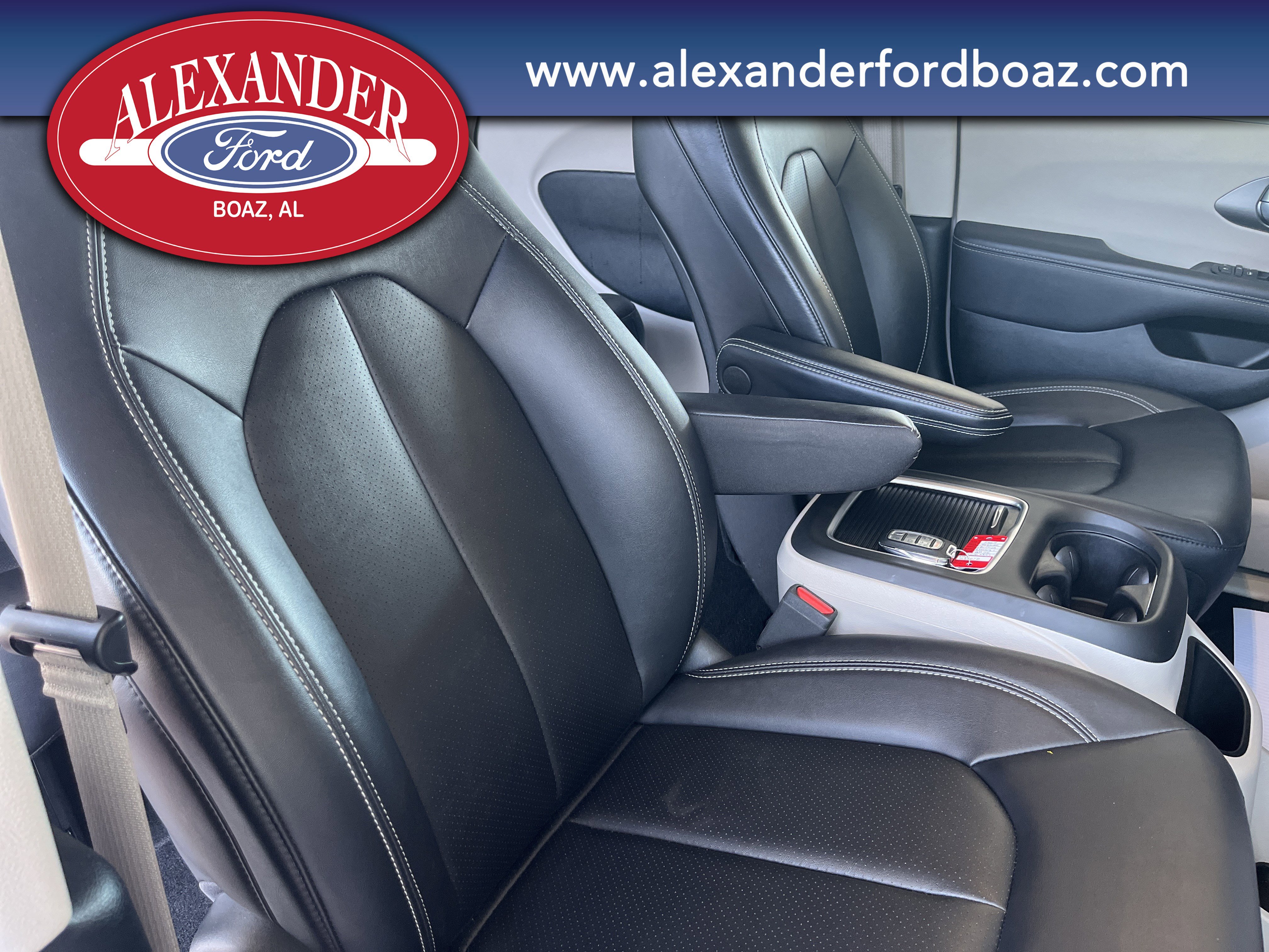 Used 2024 Chrysler Pacifica Touring-L image 15