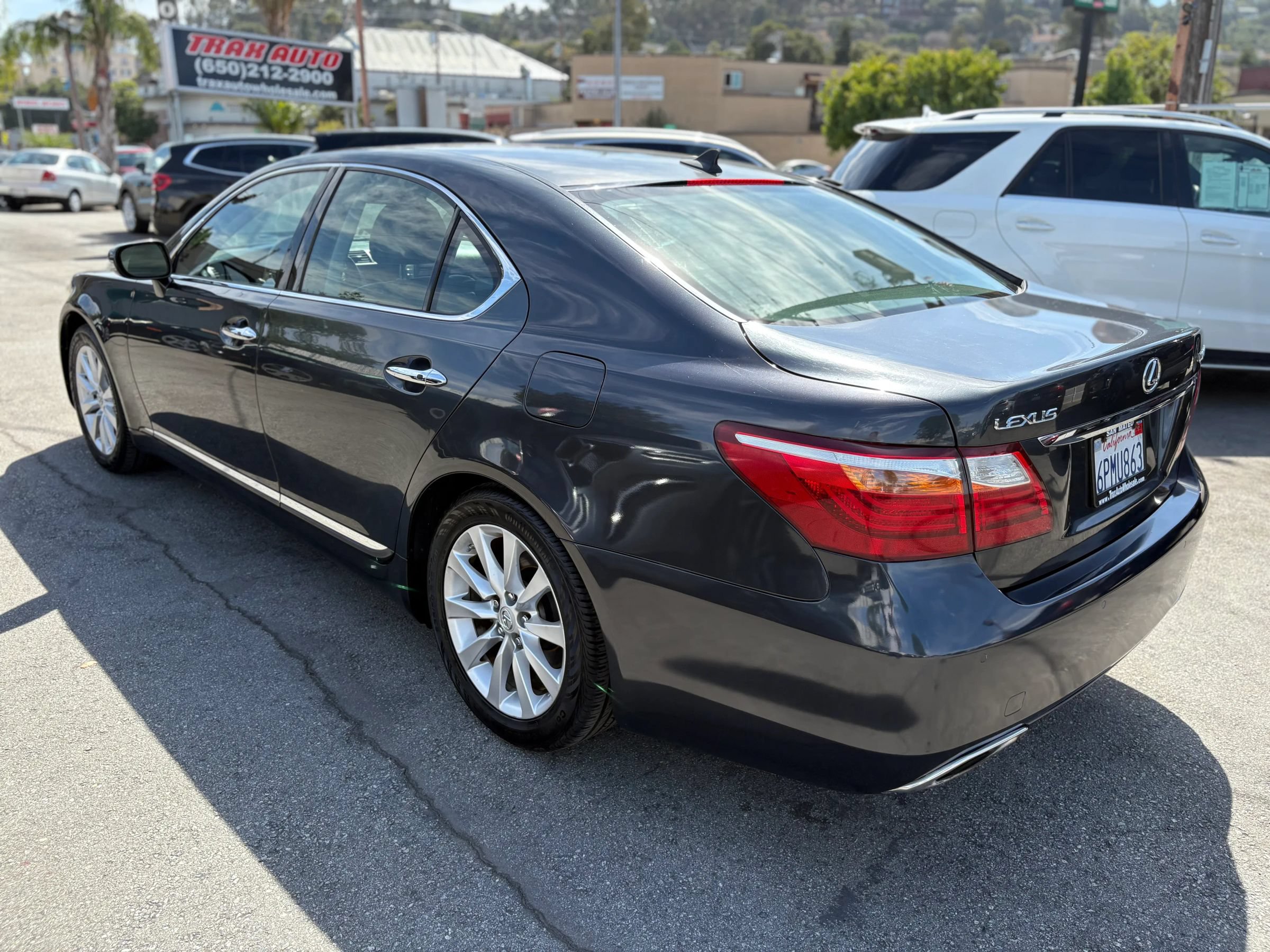 Used 2010 Lexus LS 460 w/ Comfort Pkg RWD image 5