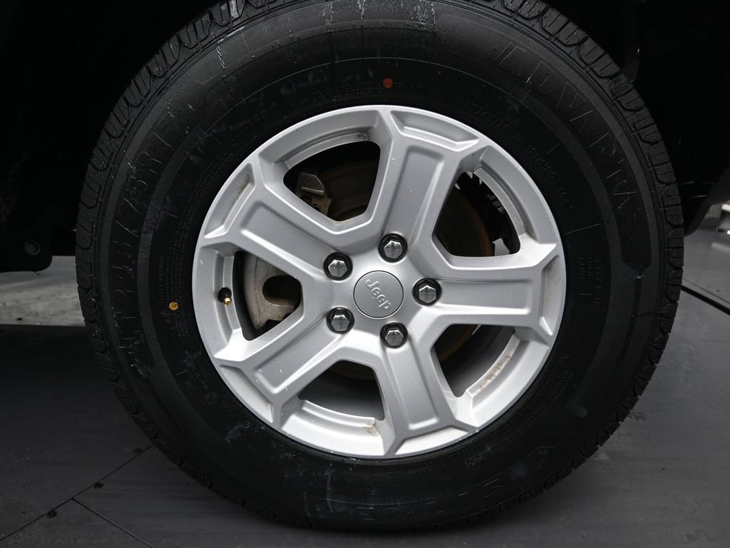 Used 2022 Jeep Wrangler Sport AWD/4WD image 10