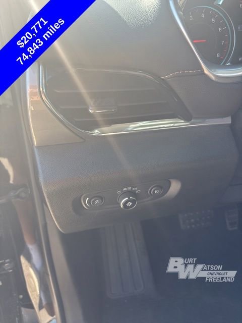 Used 2020 Chevrolet Traverse LT w/ Driver Confidence II Package image 12