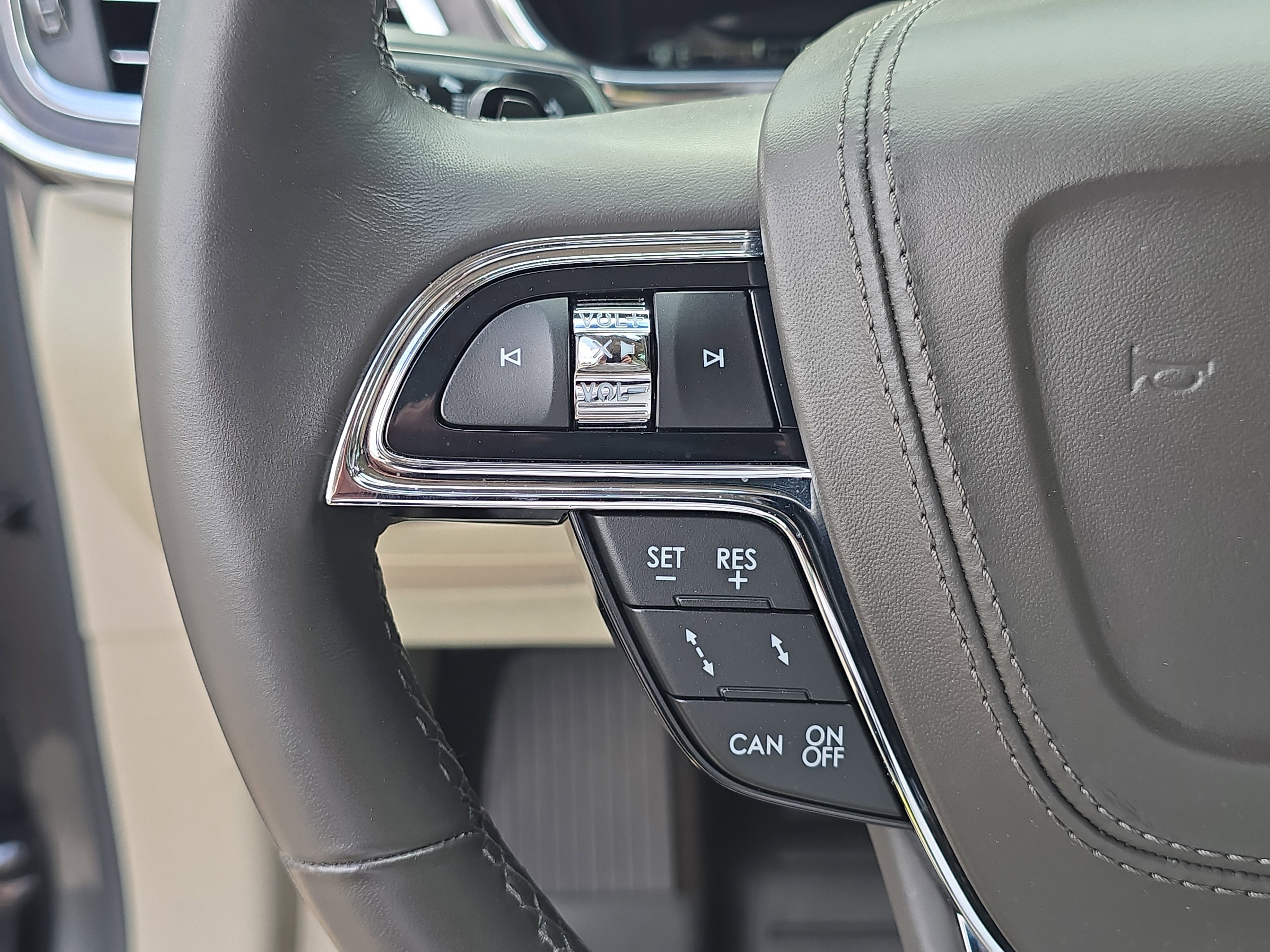 Used 2019 Lincoln Continental Select image 32