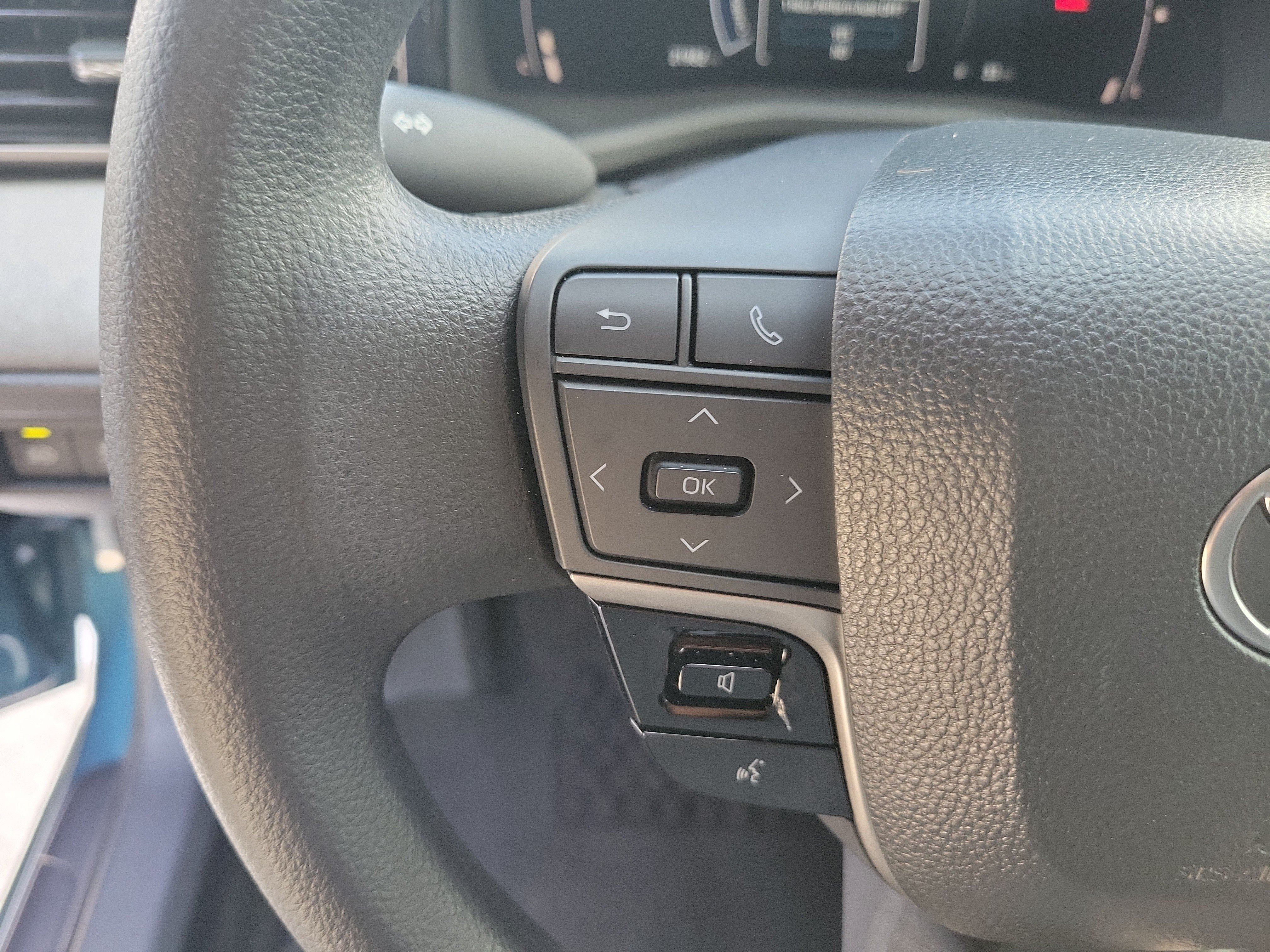 Used 2025 Toyota Camry LE FWD image 26