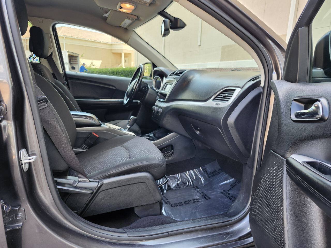 Used 2019 Dodge Journey SE w/ Connectivity Group FWD image 6