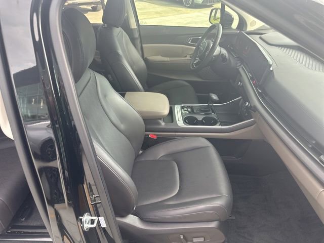 Used 2026 Kia Carnival EX image 30