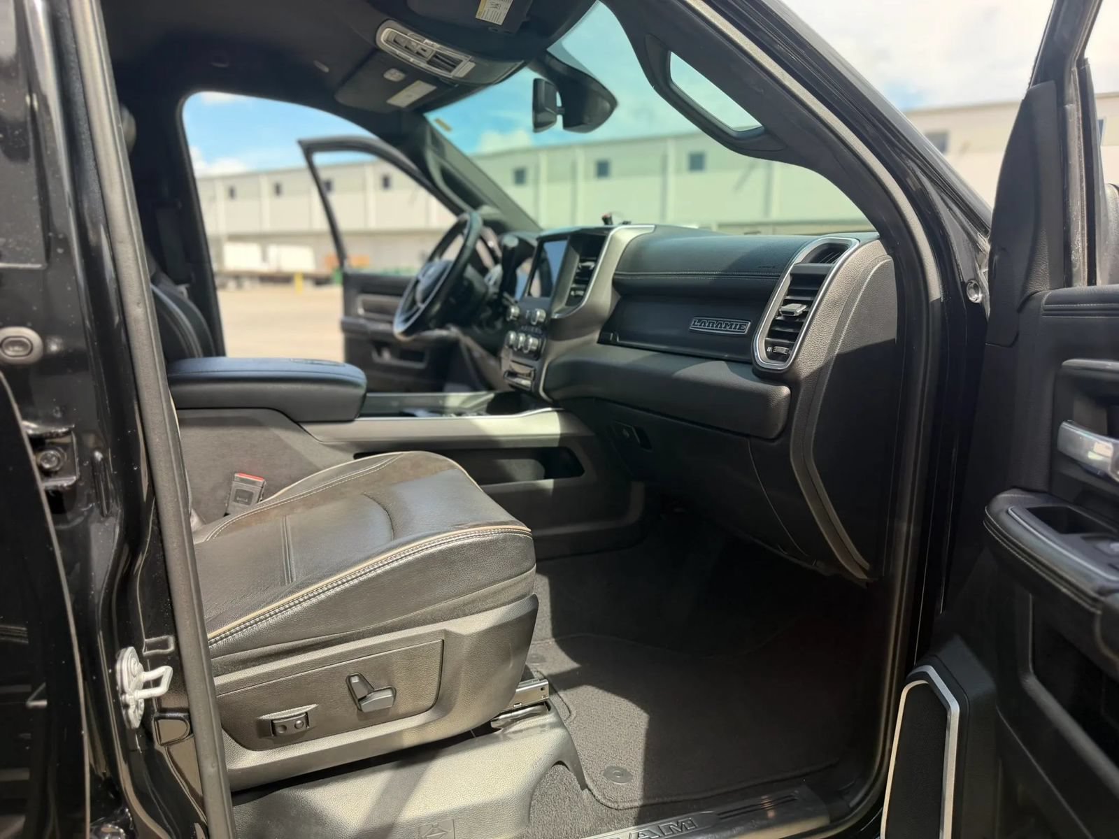 Used 2020 RAM 2500 Laramie w/ Night Edition AWD/4WD image 33