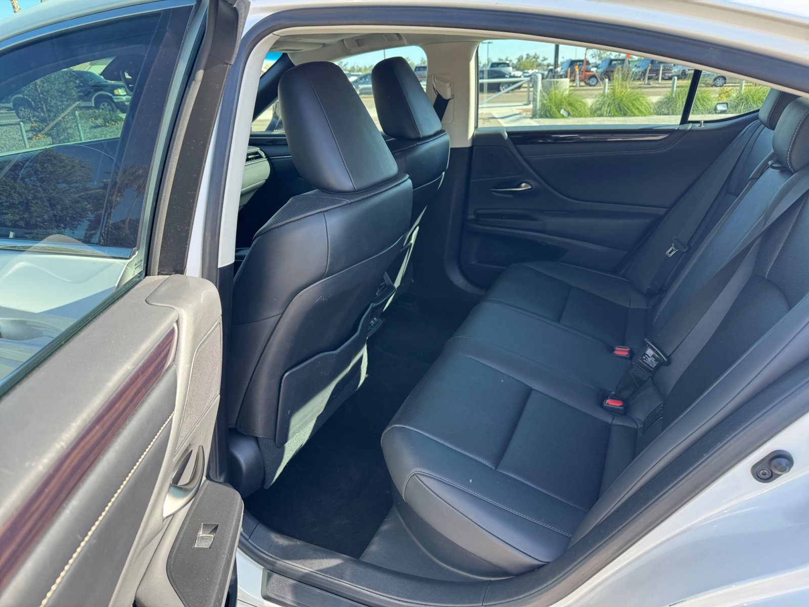 Used 2021 Lexus ES 300h w/ Premium Package image 14