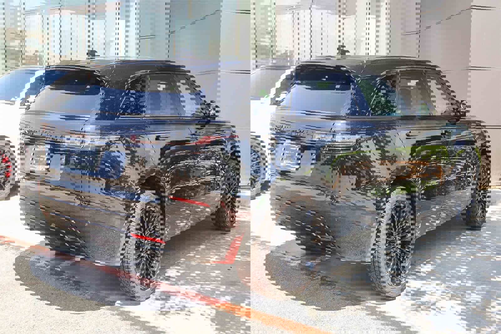 New 2026 Land Rover Range Rover Velar Dynamic SE image 6