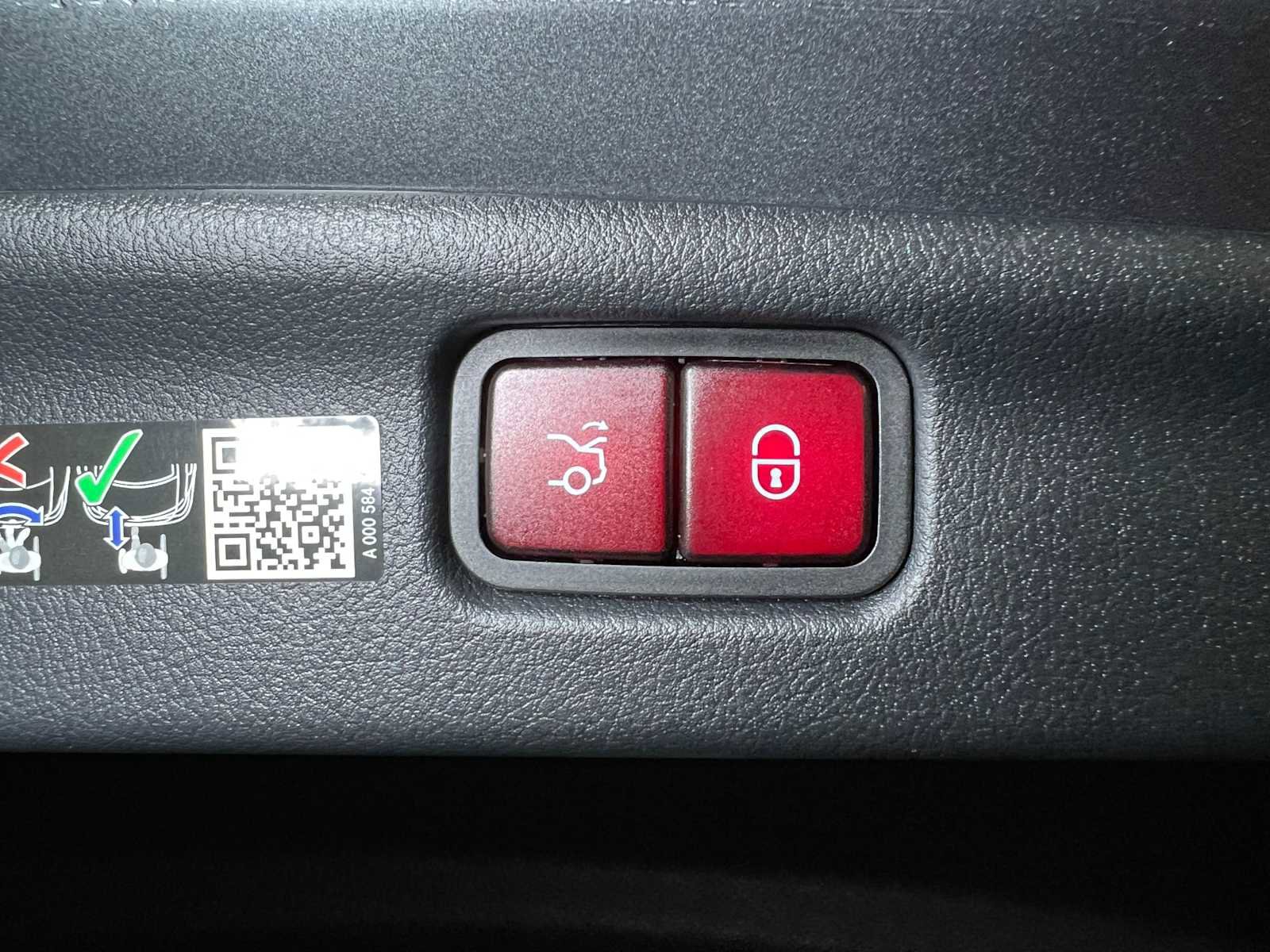 Used 2025 Mercedes-Benz C 300 4MATIC Sedan image 16