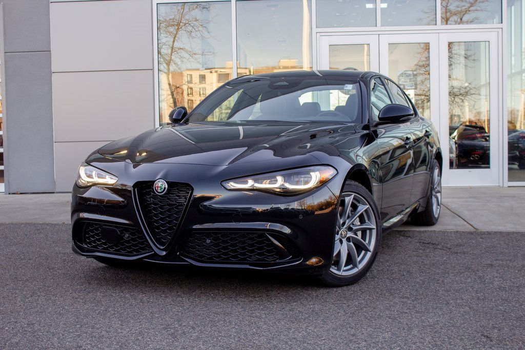 Used 2025 Alfa Romeo Giulia AWD image 1