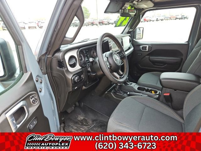 Used 2024 Jeep Gladiator Sport image 15