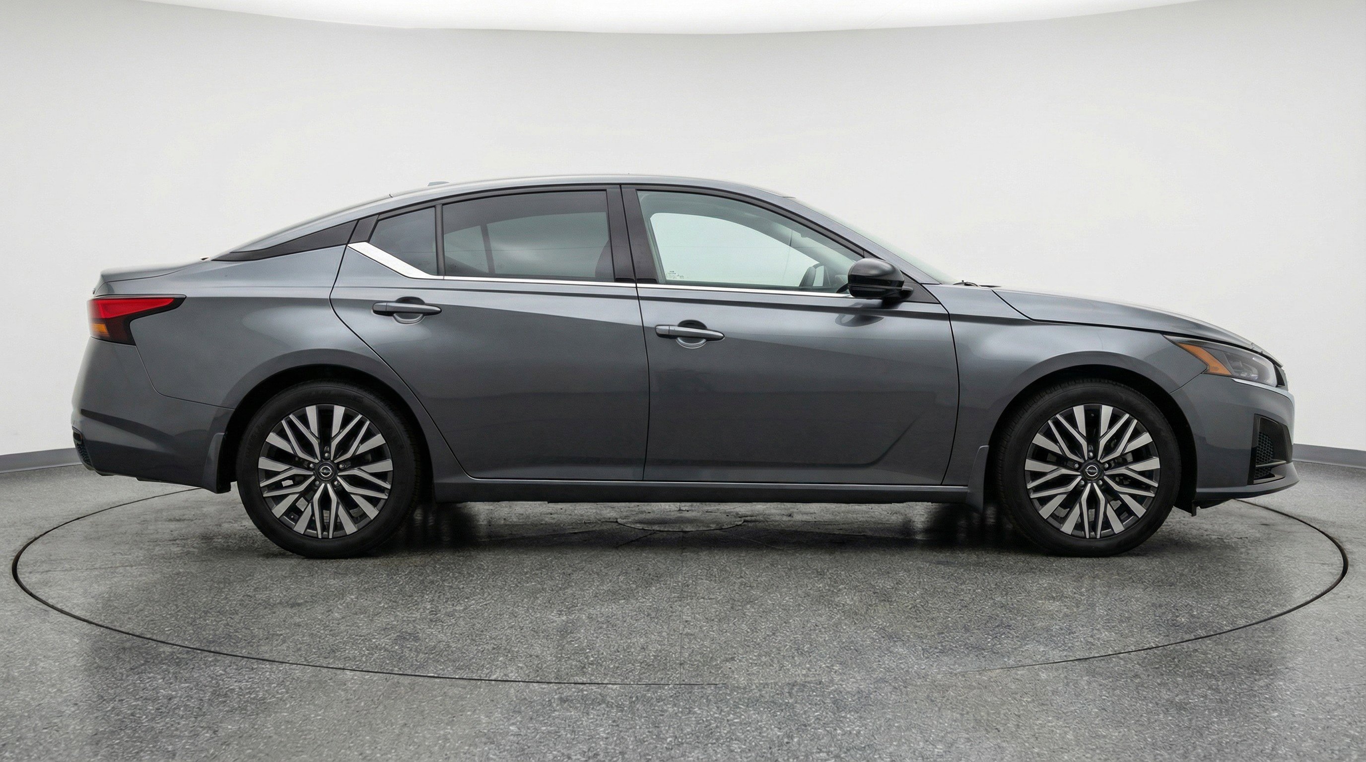 Used 2025 Nissan Altima 2.5 SV FWD image 11