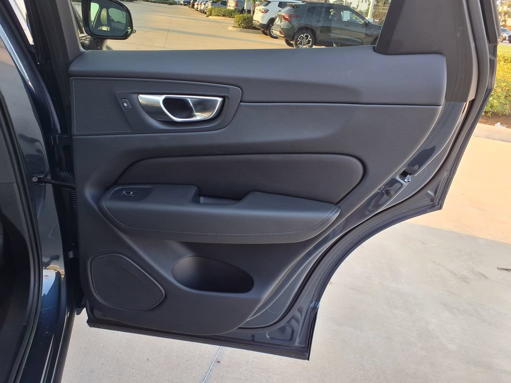 Certified 2023 Volvo XC60 B5 Plus w/ Climate Package AWD/4WD image 18