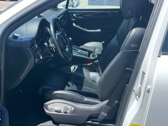 Used 2024 Porsche Macan AWD/4WD image 7
