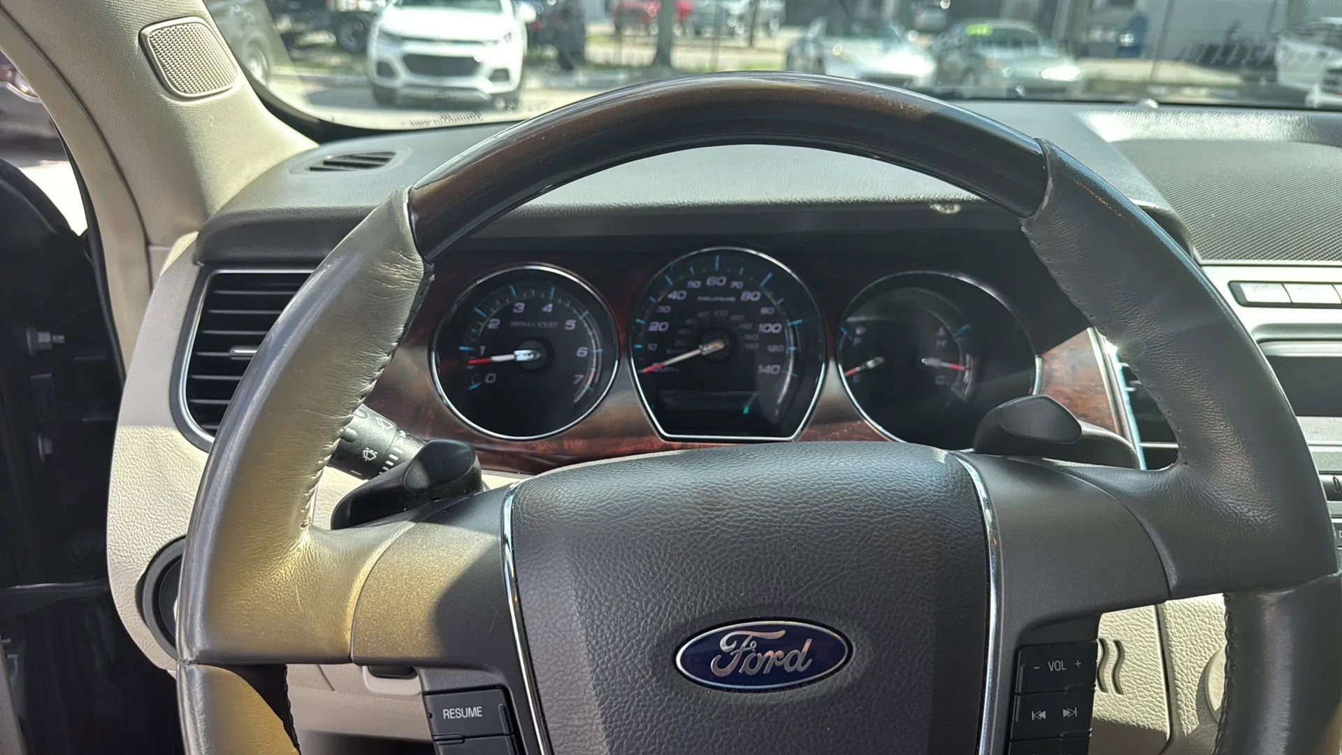 Used 2010 Ford Taurus Limited image 13