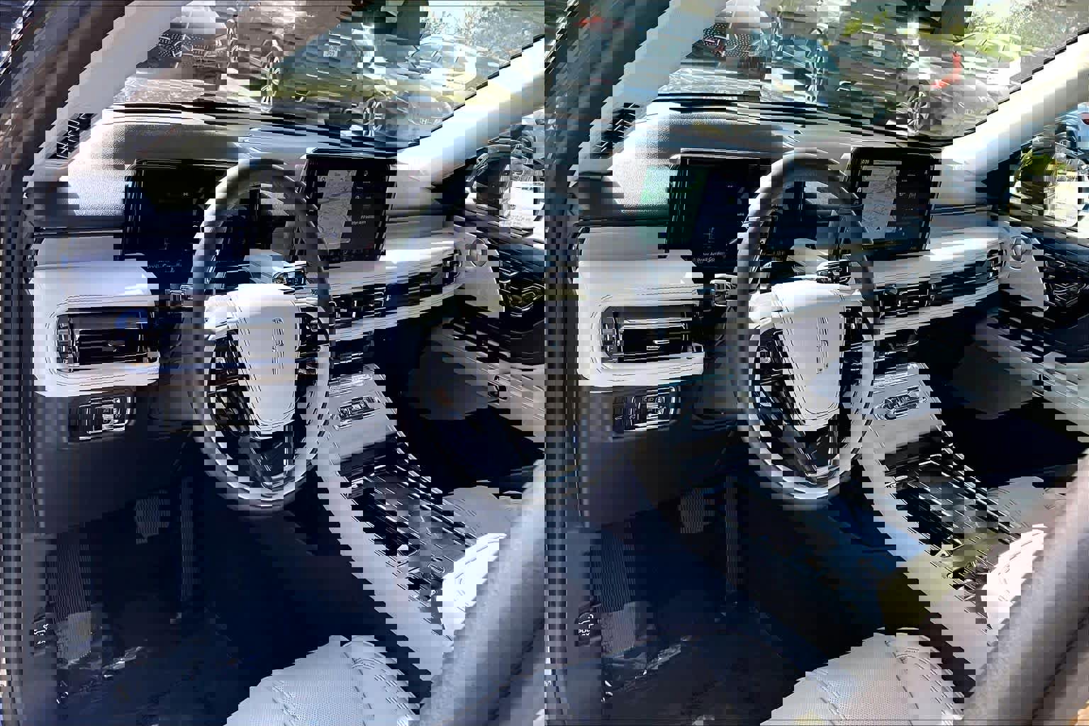 Used 2025 Lincoln Aviator Reserve w/ Equipment Group 201A image 17