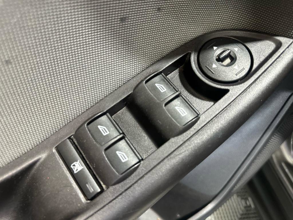 Used 2014 Ford Focus SE FWD image 27