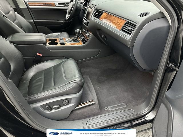 Used 2011 Volkswagen Touareg TDI AWD/4WD image 25
