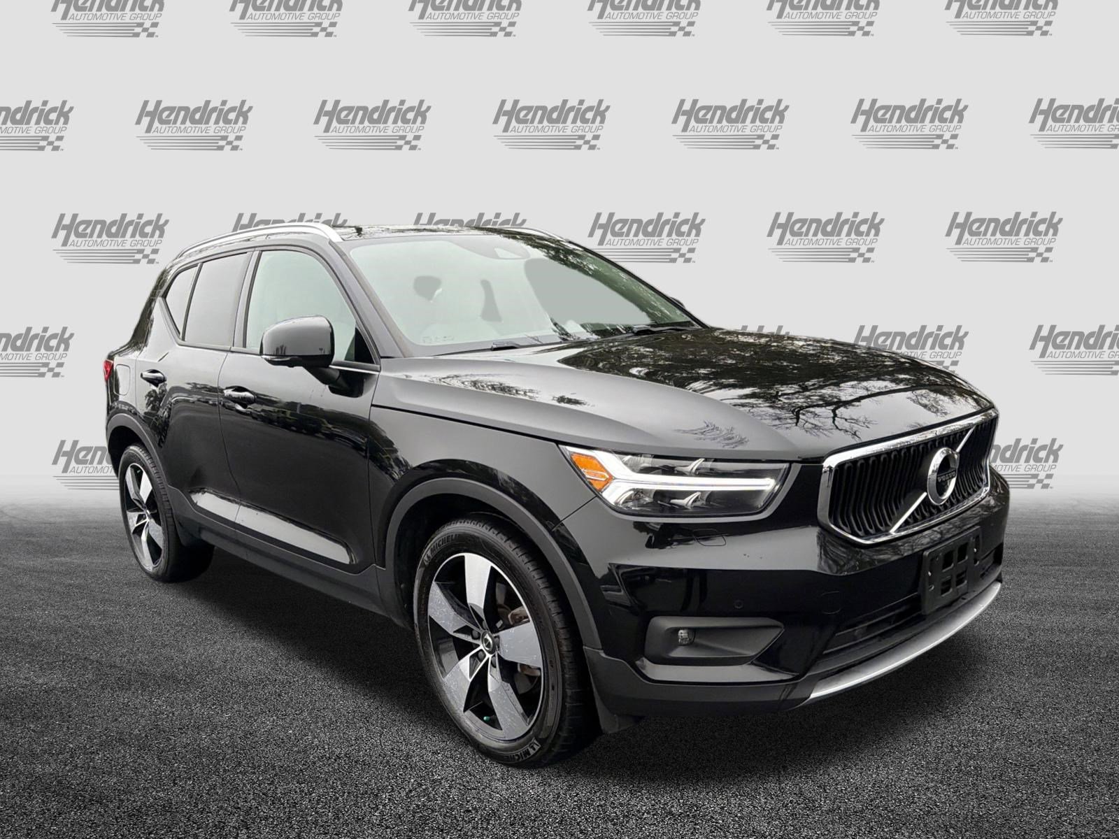 Used 2020 Volvo XC40 T5 Momentum w/ Protection Package Premier image 2