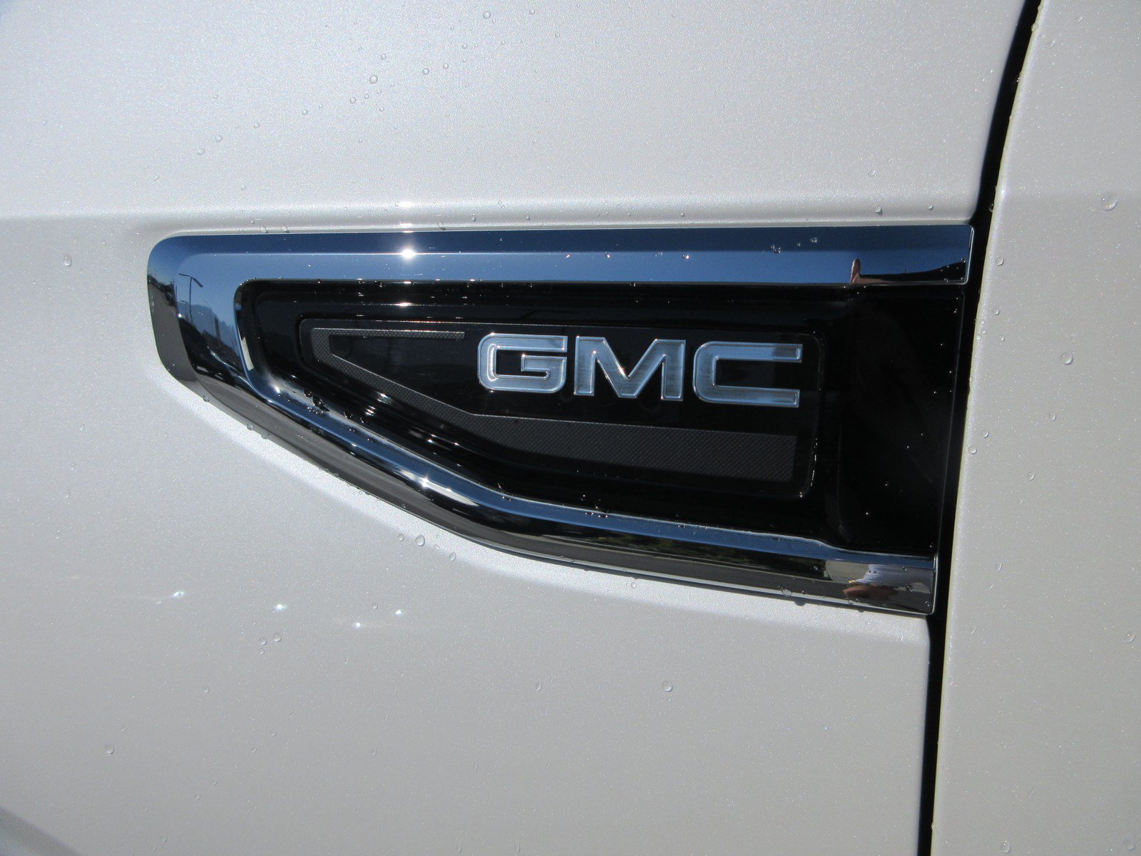 Used 2021 GMC Yukon XL SLT w/ SLT Luxury Plus Package AWD/4WD image 3