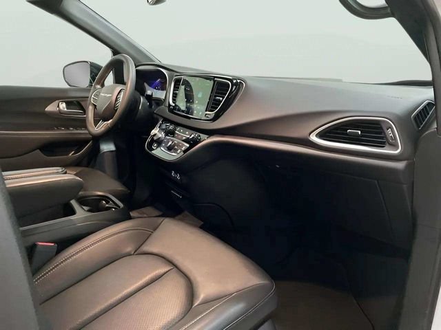 Used 2025 Chrysler Pacifica Select FWD image 25
