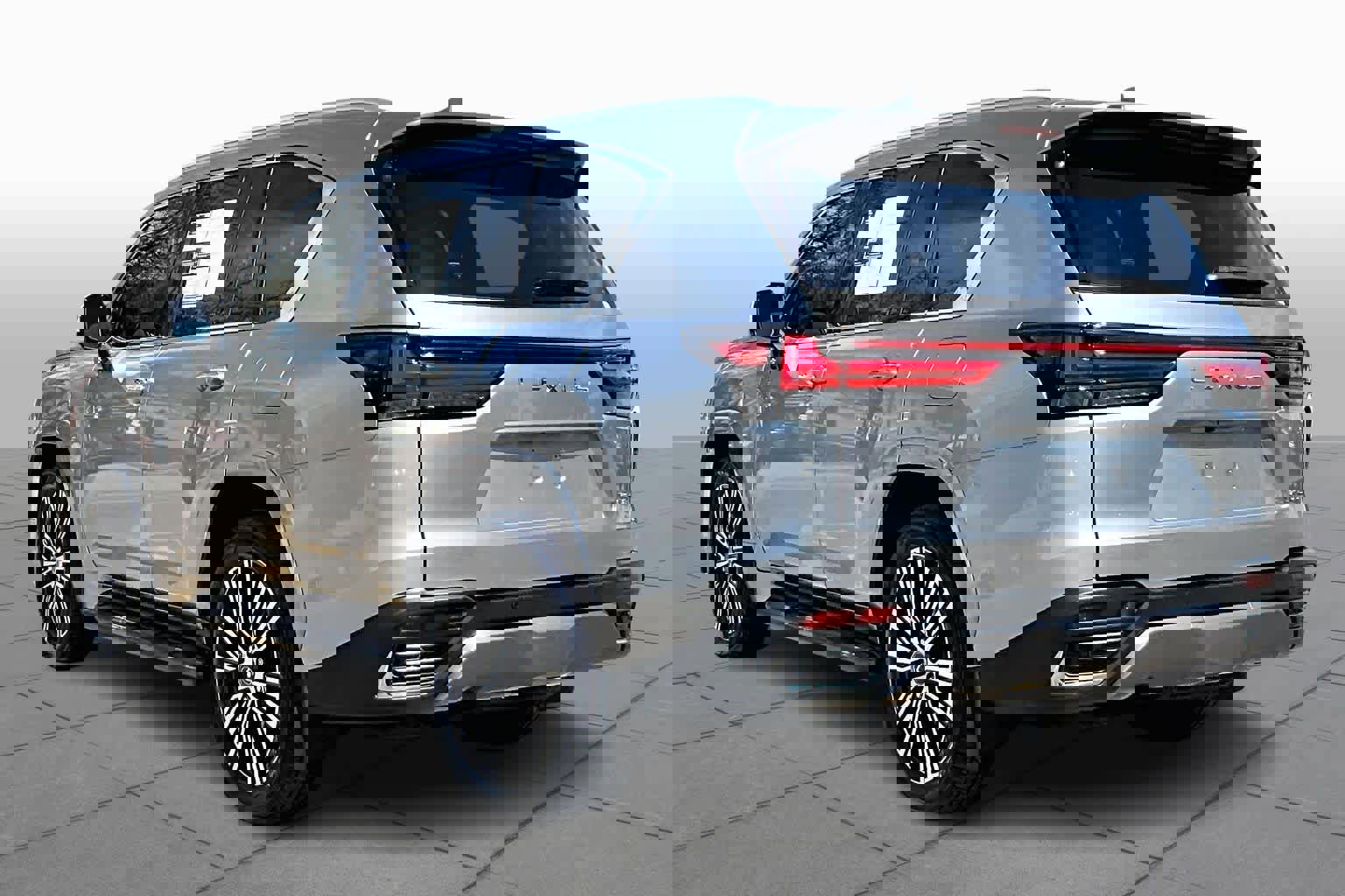 Used 2024 Lexus LX 600 4WD w/ Luxury Package image 11