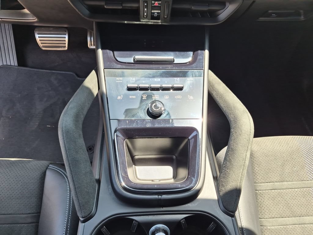 Used 2025 Porsche Cayenne Turbo GT AWD/4WD image 25