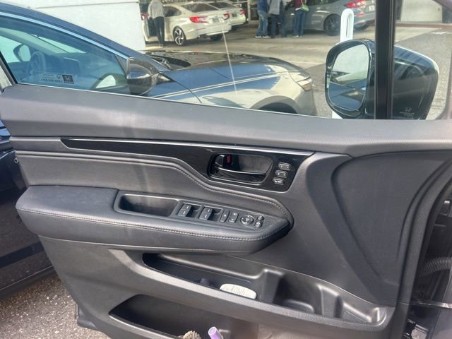 Used 2024 Honda Odyssey Elite image 6