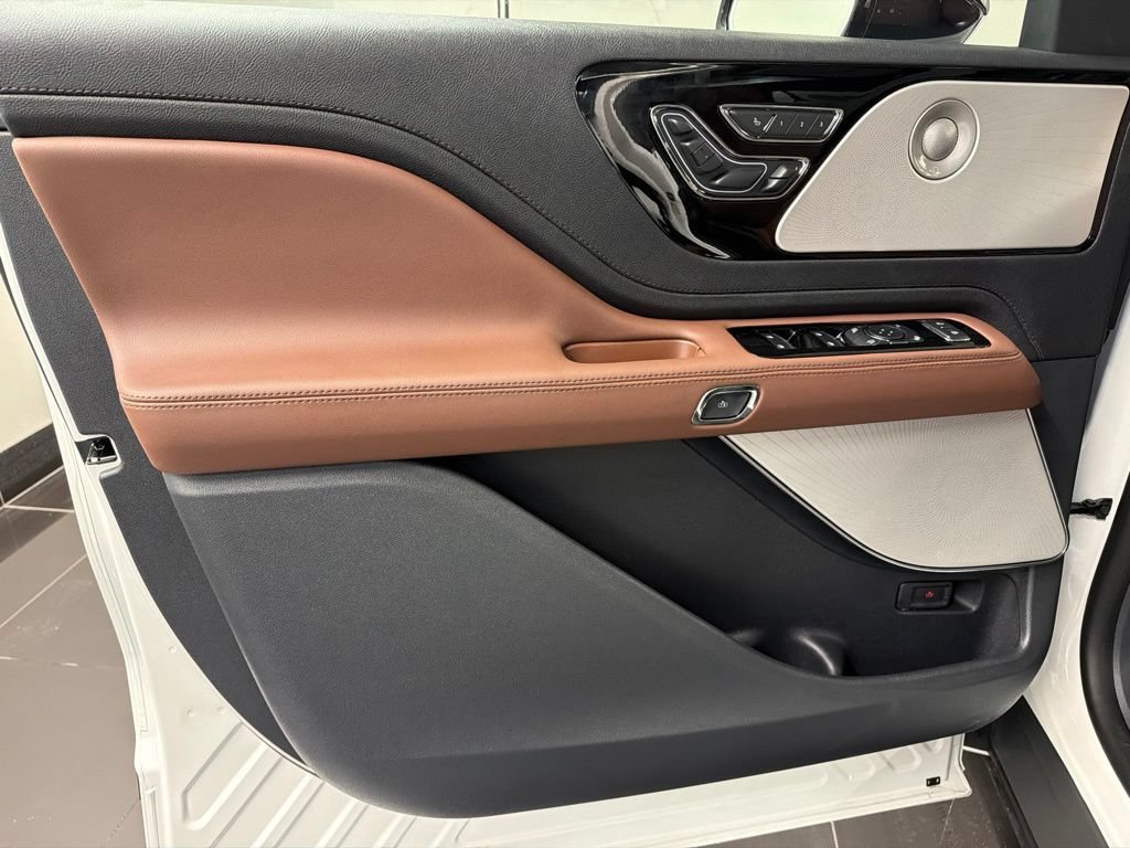 New 2026 Lincoln Aviator Reserve AWD/4WD image 30