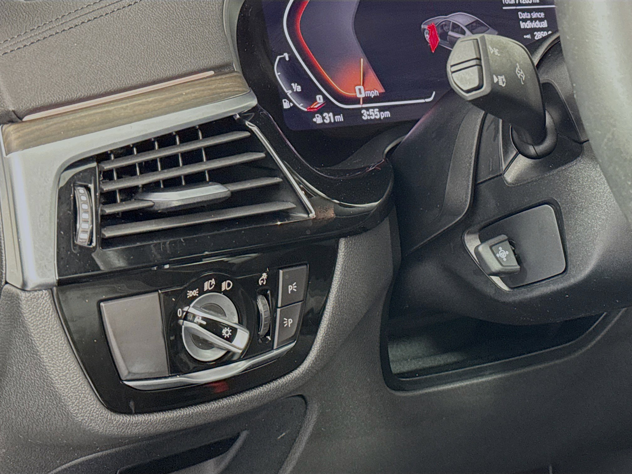 Used 2020 BMW M550i xDrive image 10