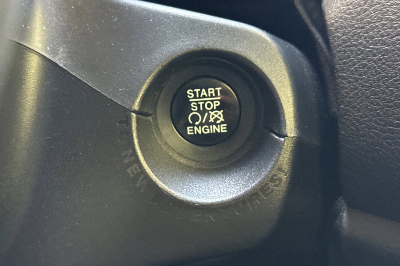 Used 2017 Jeep Renegade Altitude FWD image 33