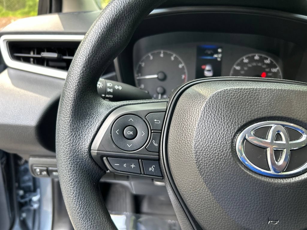 Used 2025 Toyota Corolla LE FWD image 23
