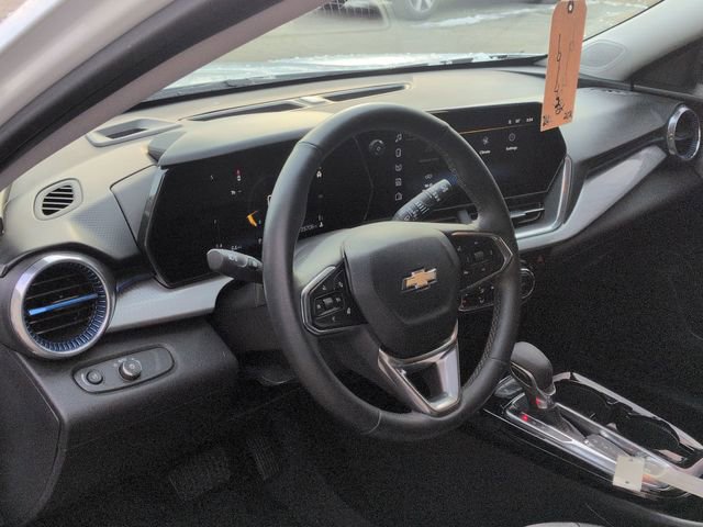 Used 2024 Chevrolet Trax LT w/ LT Convenience Package image 12