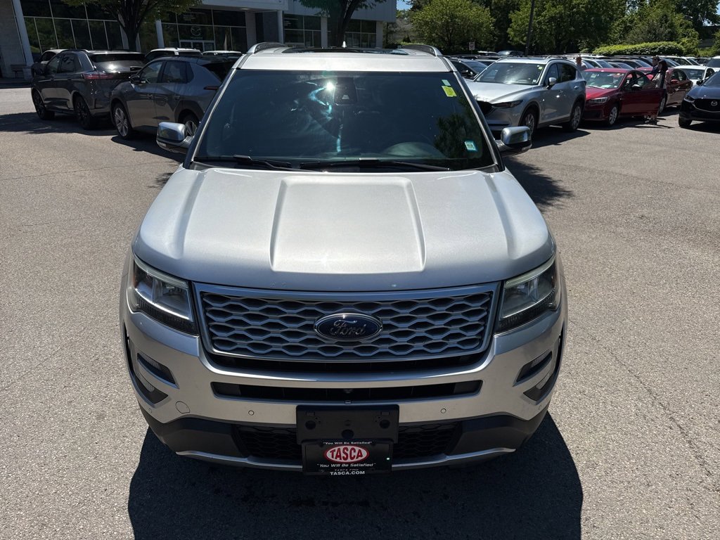 Used 2017 Ford Explorer Platinum image 2