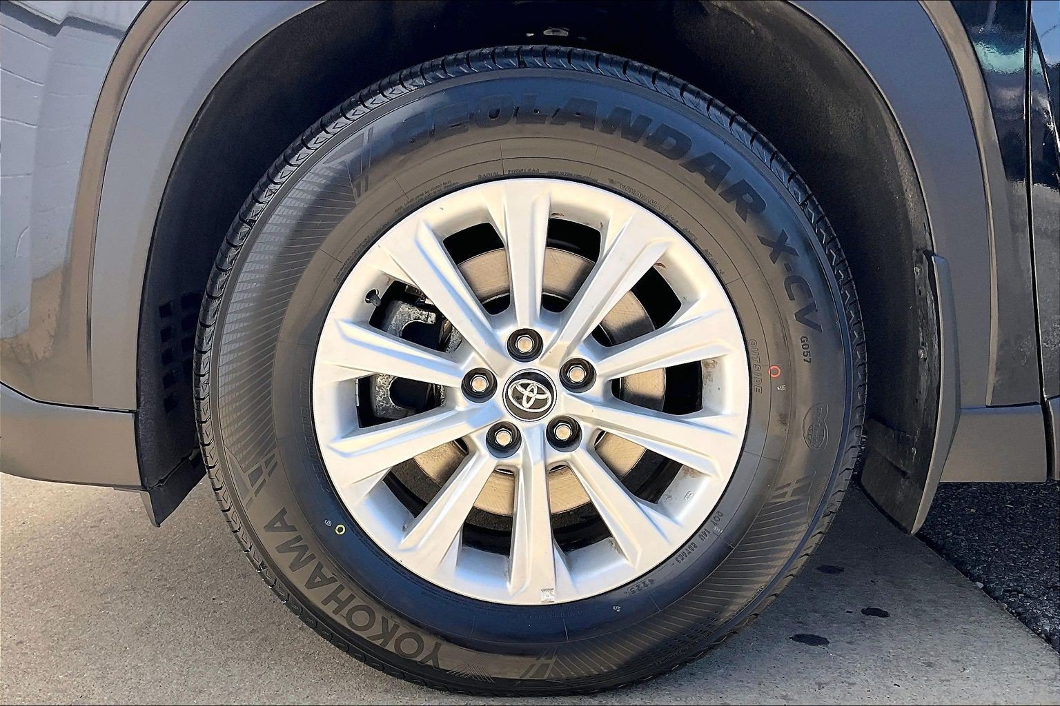 Used 2024 Toyota Grand Highlander AWD image 11