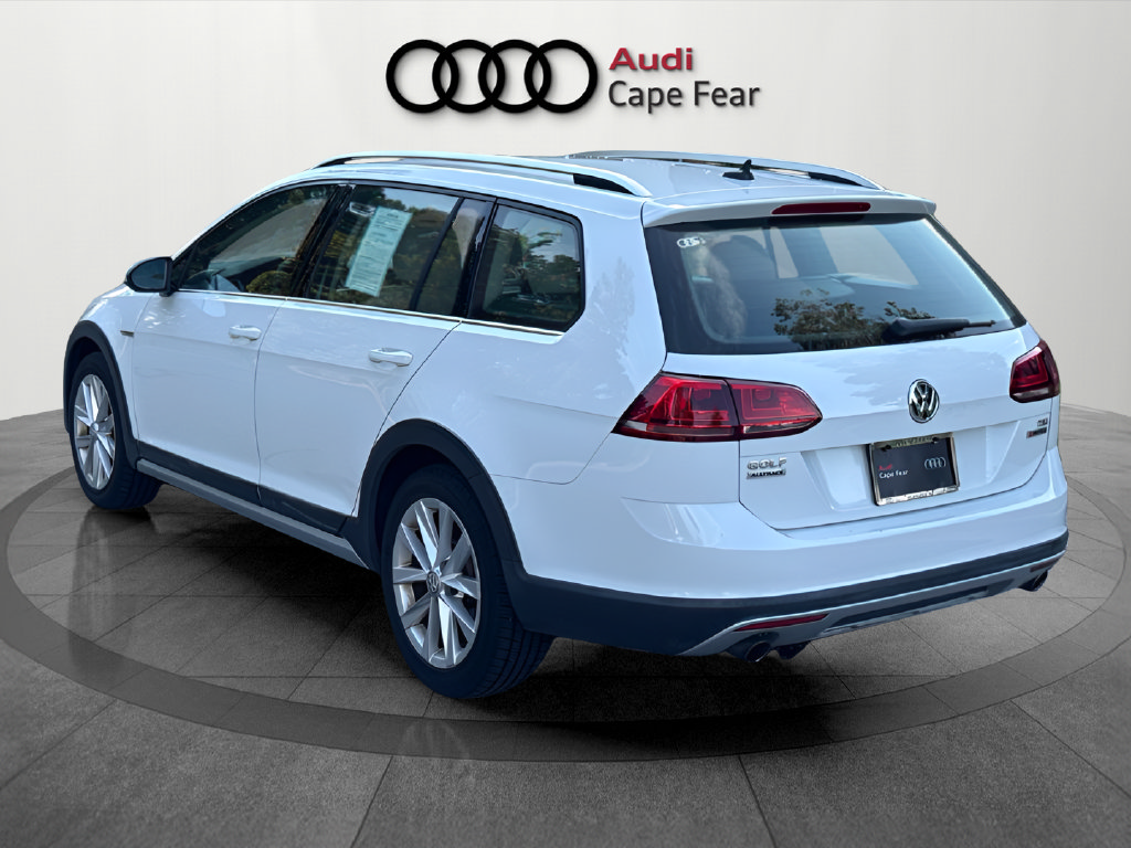 Used 2017 Volkswagen Golf Alltrack S AWD/4WD image 3