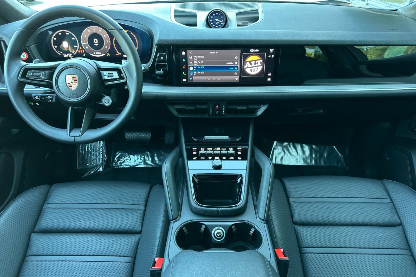 Used 2025 Porsche Cayenne Coupe image 6