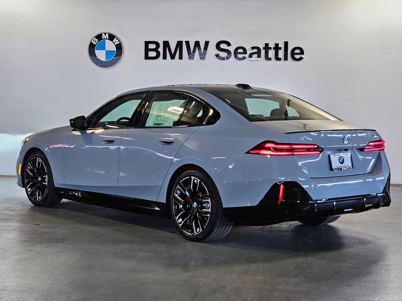 New 2026 BMW i5 M60 w/ Executive Package AWD/4WD image 4