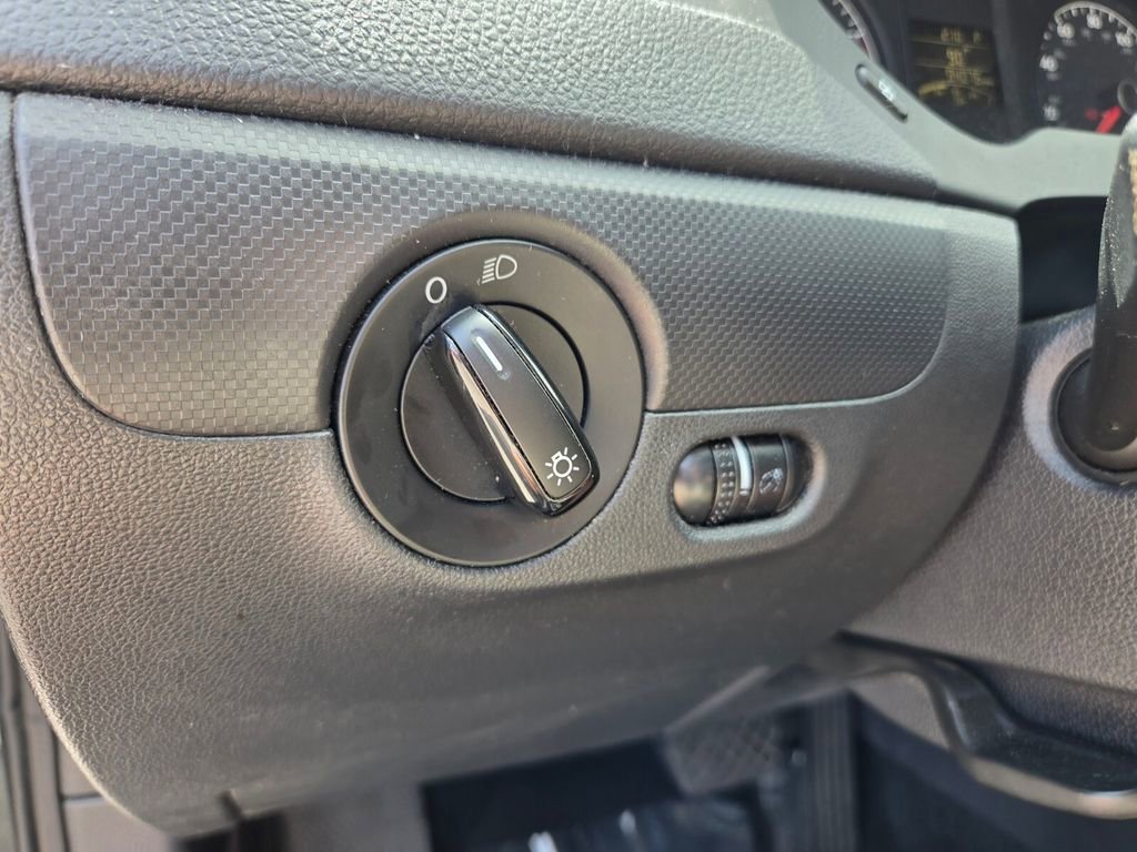 Used 2011 Volkswagen Jetta Sedan FWD image 22