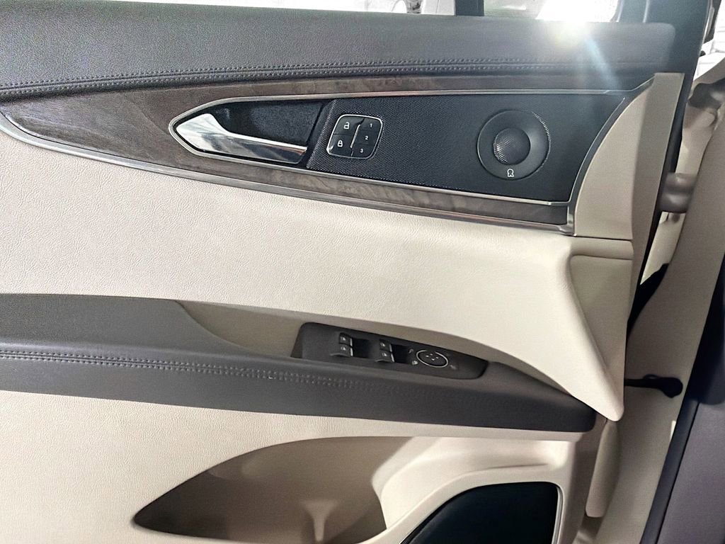 Used 2016 Lincoln MKX Select w/ Select Plus Package FWD image 19