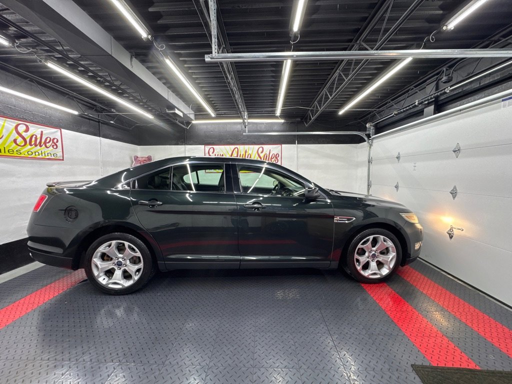 Used 2010 Ford Taurus SHO image 4
