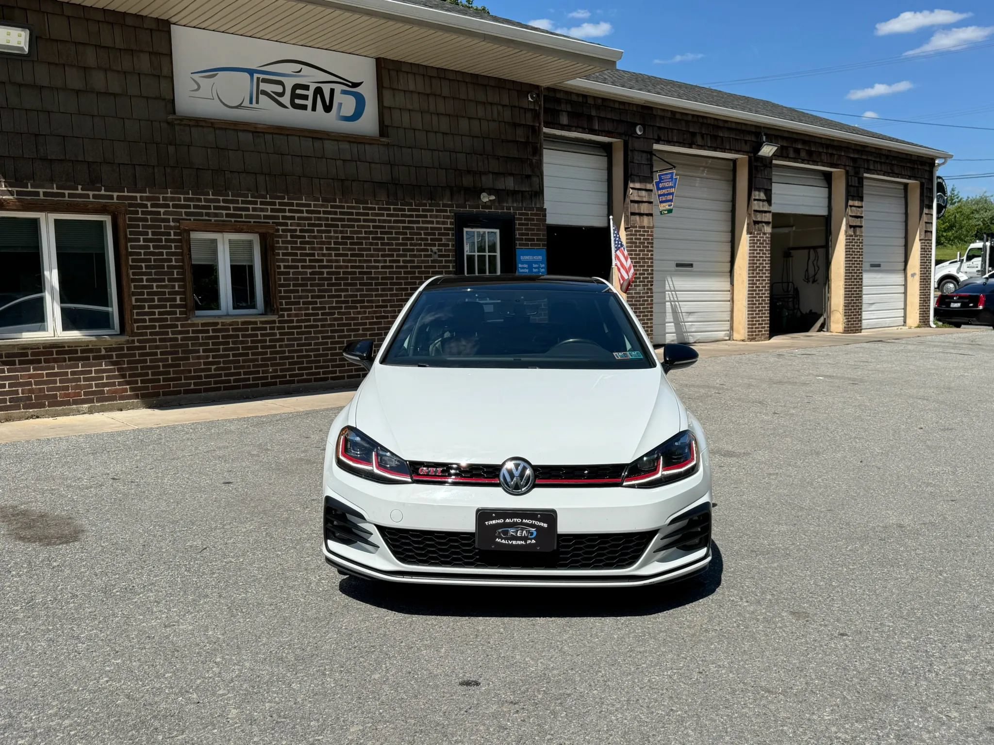 Used 2021 Volkswagen GTI SE FWD image 3