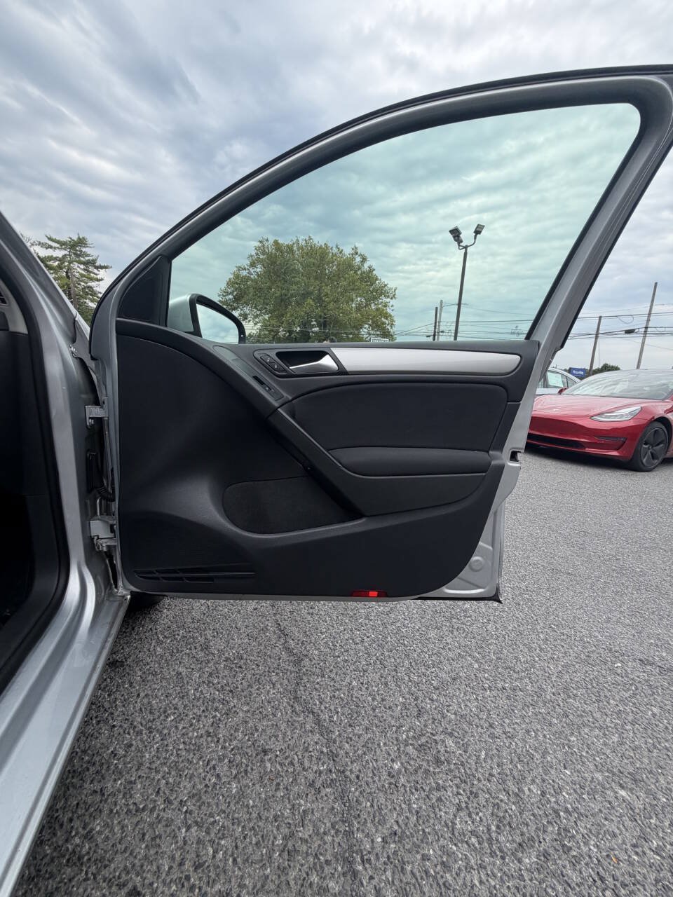 Used 2014 Volkswagen Golf 4-Door FWD image 39