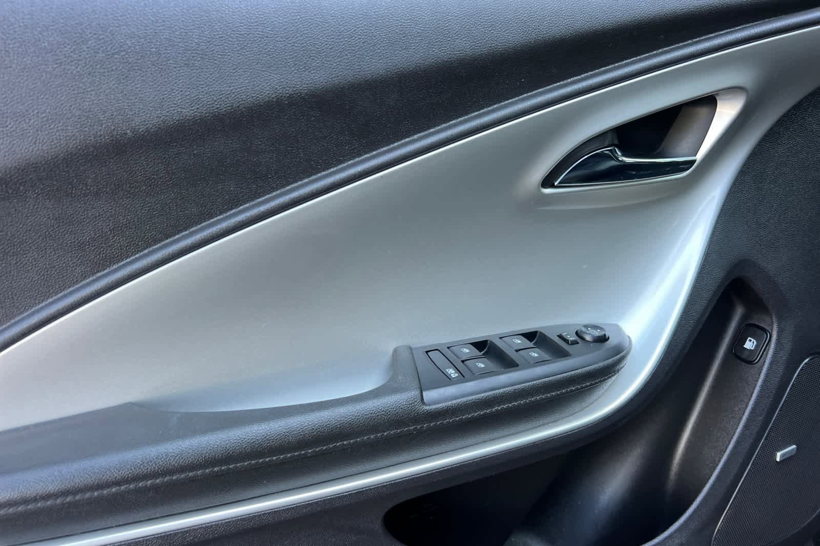 Used 2015 Chevrolet Volt Premium w/ Premium Trim Package FWD image 12
