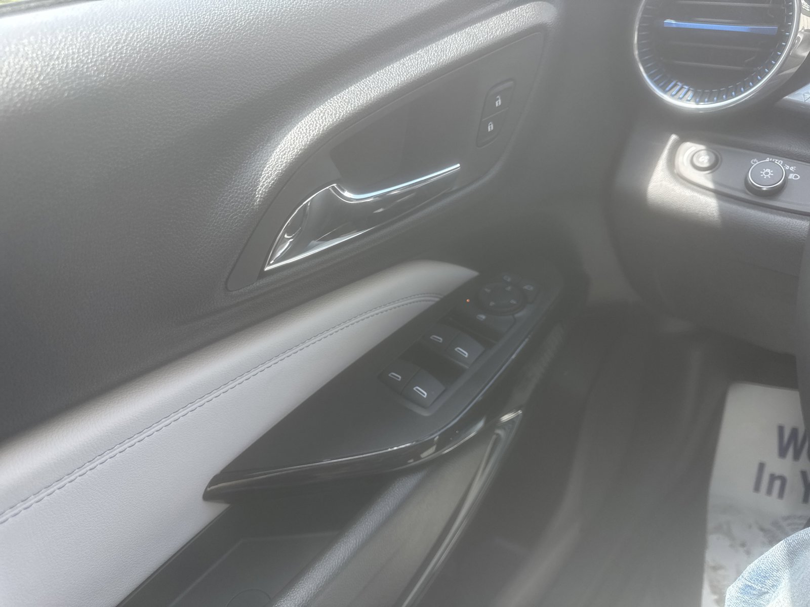New 2026 Chevrolet Trax LT w/ LT Convenience Package FWD image 13