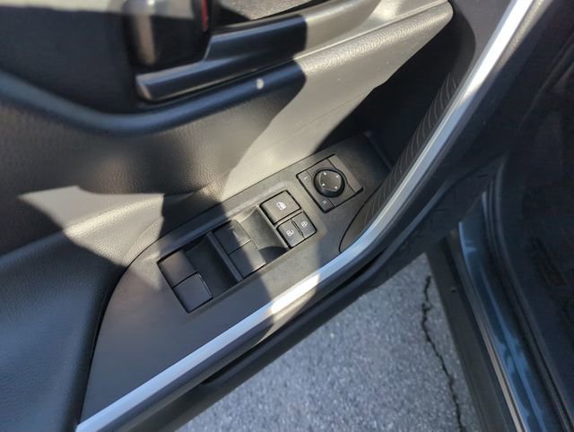 Used 2021 Toyota RAV4 LE image 18