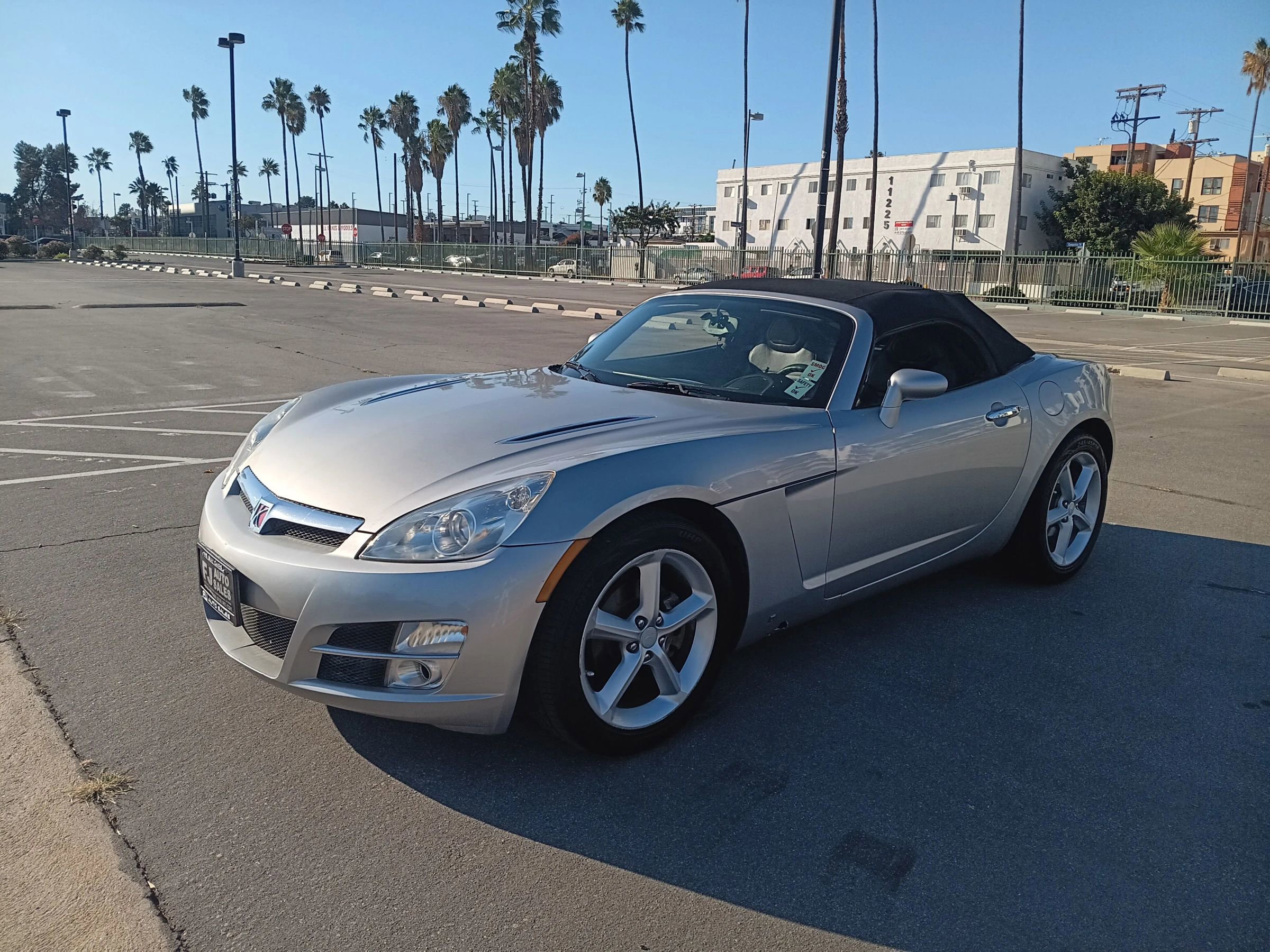 Used 2009 Saturn Sky w/ Premium Trim Package image 3