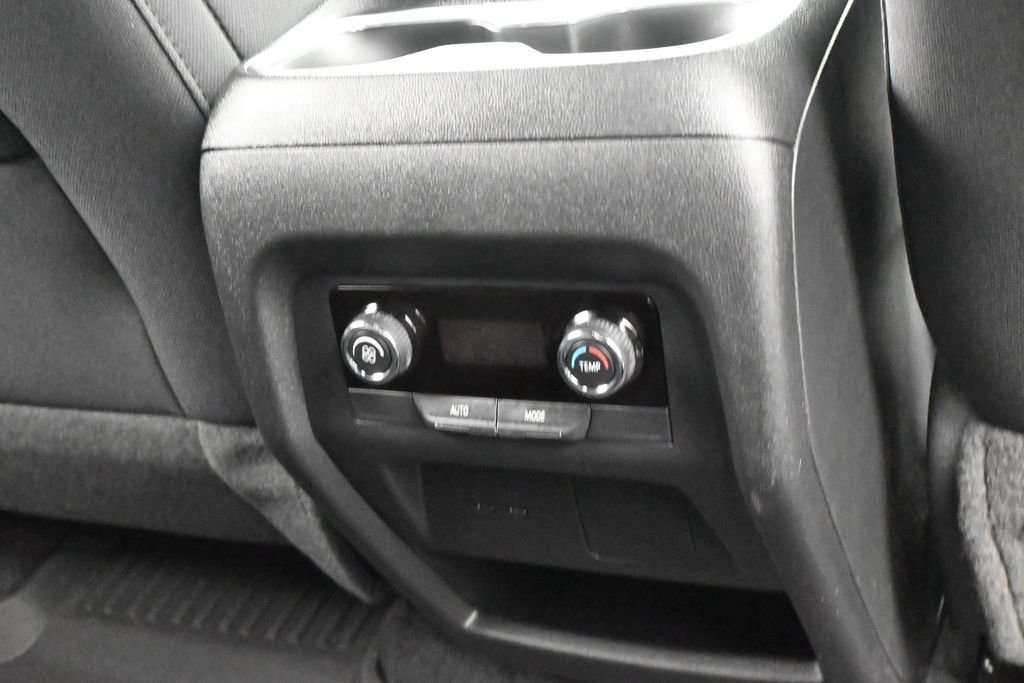Used 2026 Chevrolet Traverse LT FWD image 40
